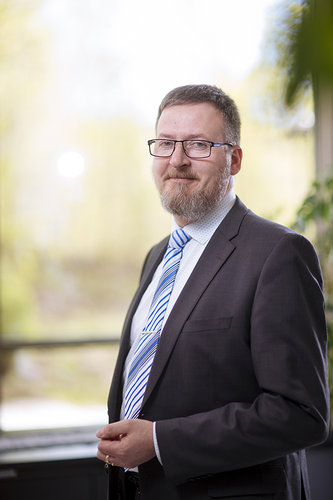 Yhtymän johtaja Risto Hämäläinen johtaa seurakuntayhtymän virastoa.