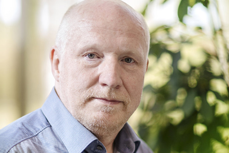 Talouspäällikkö Harri Hakulinen johtaa talous- ja tietohallintopalveluita. Kuva: Jani Laukkanen