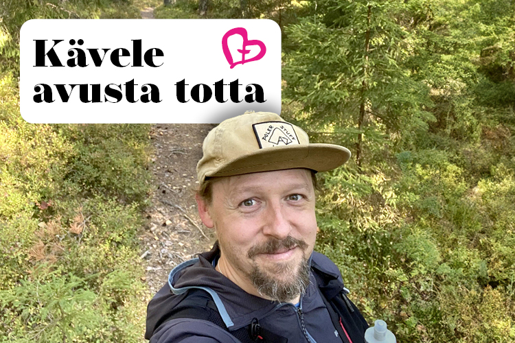 Heikki Lehti hymyilee metsäpolulla lippis päässä. Kuvan päällä Yhteisvastuun sydäntunnus ja teksti Kävele a...