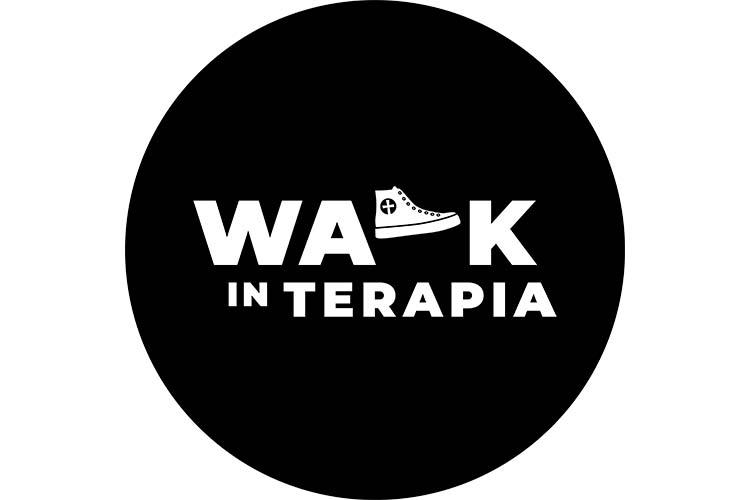 mustalla tekstillä walk in -terapian logo