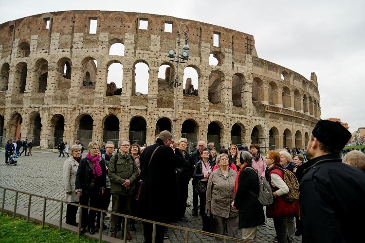 Rooma. Colosseumin vierellä.