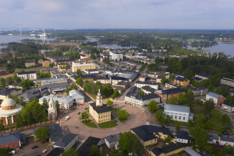 Seurakuntaretki Haminaan Haminan keskusta ilmasta käsin.