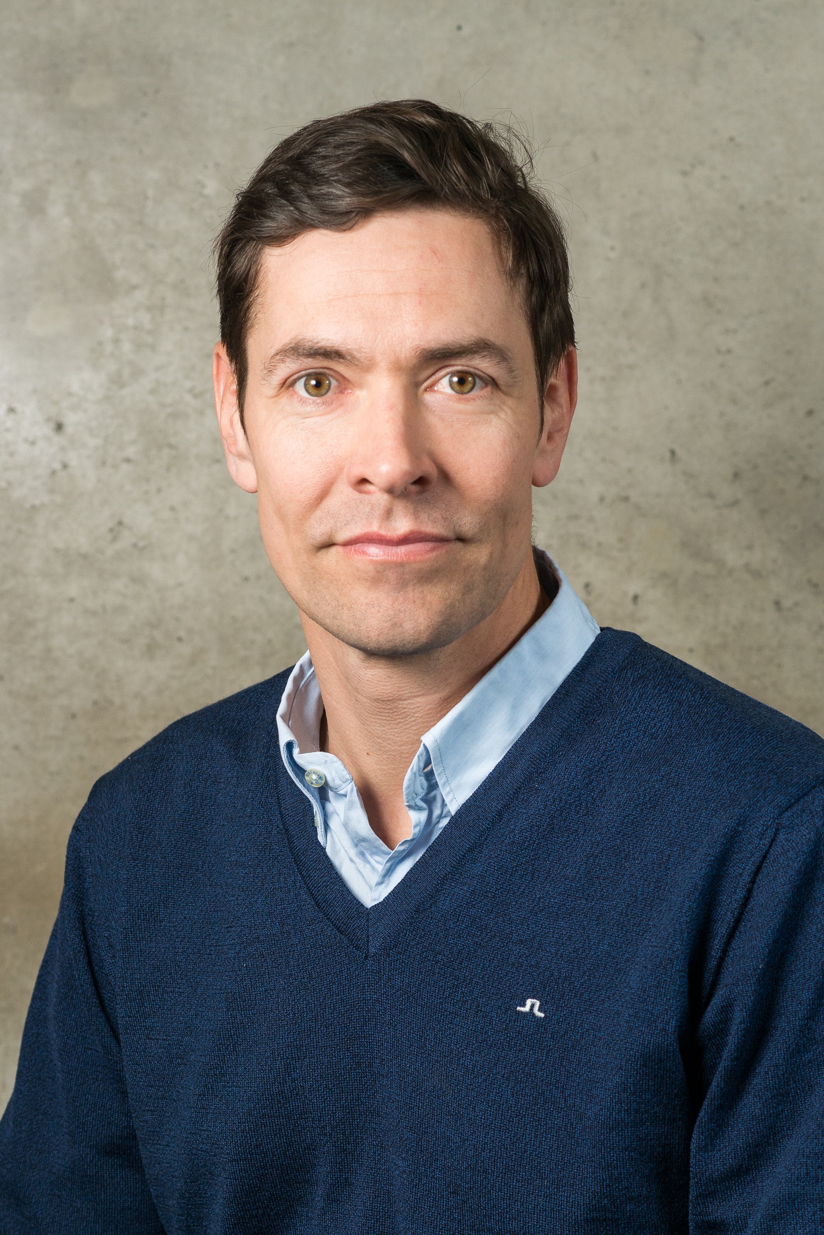 Kuvassa on illan luennoitsija Kenneth Koskinen.