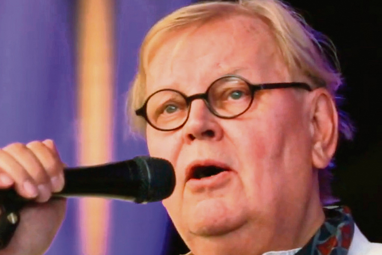 Pasi Kaunisto laulaa