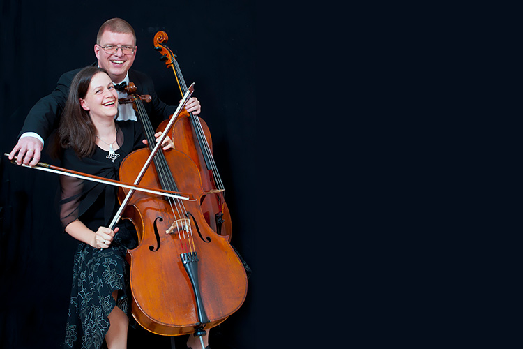 Konsertti omaishoitajille ja läheisille, Selloduo Varonen Kuvassa Selloduo varonen selloineen.