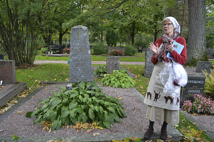 Hautausmaan esittelykierros - Espoo-päivän tilaisuus Hautausmaan esittelykierros - Espoo-päivän tilaisuus