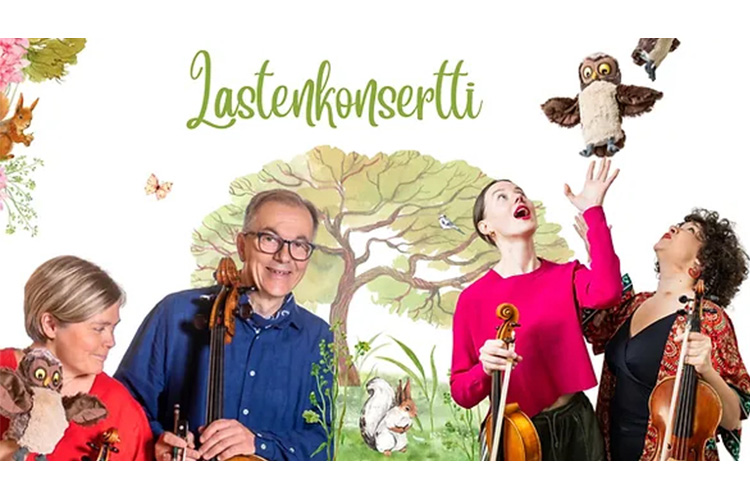 Ihmisiä soittimien kanssa satumetsässä, jossa erilaisia pehmoleluja.