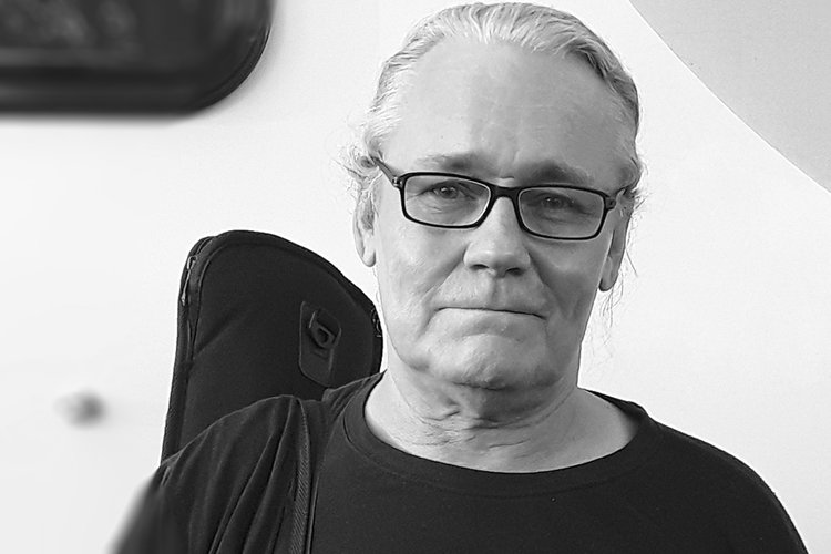 Kuvassa oleva muusikko Edu Kettunen esiintyy pe 25.8.2018 Leppävaaran kirkossa. Kuva: Sami Bergman.