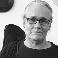 Kuvassa oleva muusikko Edu Kettunen esiintyy pe 25.8.2018 Leppävaaran kirkossa. Kuva: Sami Bergman.