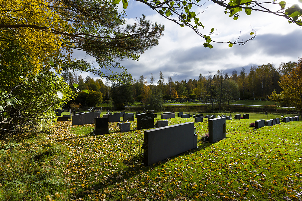 Hautausmaa syysasussaan