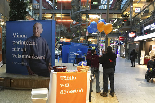 Sello oli yksi Espoon vilkkaimmista äänestyspisteistä. Kuva: Eija Harju