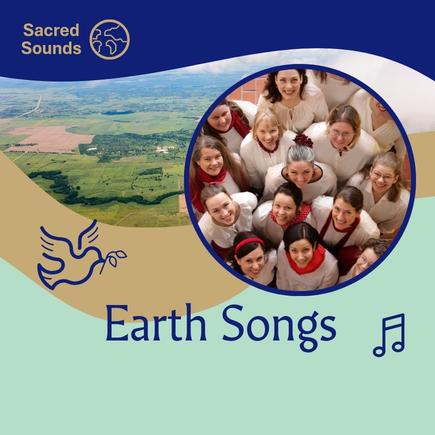 Teksti Sacred songs ja Earth Songs. Kuoro ja kuva maankamarasta ilmasta käsin.
